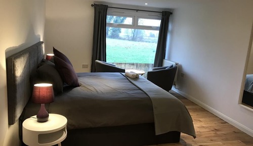 Suite, Ensuite, Garden View