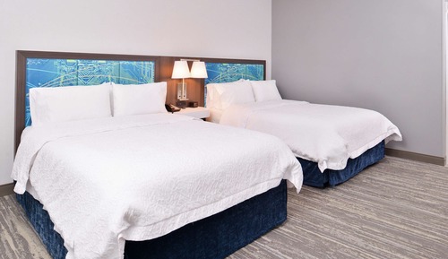 Room, 2 Queen Beds, Accessible, Bathtub