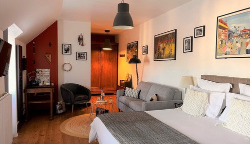 Junior Double Room, Non Smoking, City View (Musique)