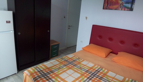 Standard Studio, Sea View