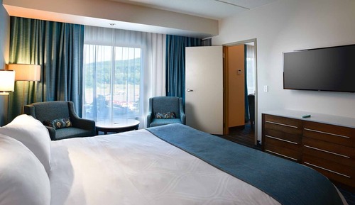 Junior Suite, 1 King Bed, Resort View