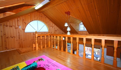 Room (Alps 9)