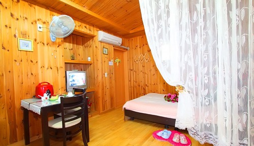 Room (Cabin 1)