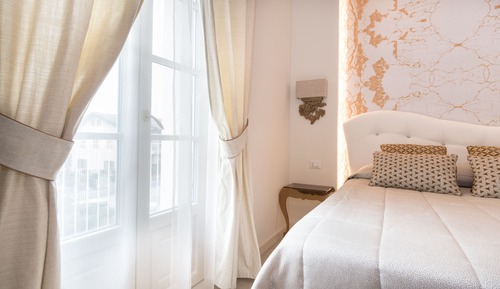 Comfort Suite, 1 King Bed, Private Bathroom (Agnese)