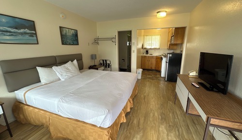 Room, 1 King Bed, Non Smoking, Kitchen