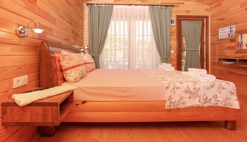 Classic Tree House