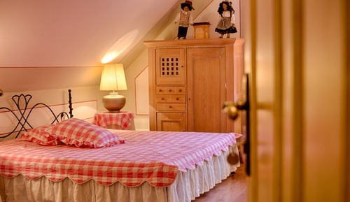 Design Double Room, 1 Double Bed (MAGENTA)