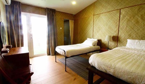 House (3 Bedroom and 1 Master Bedroom)