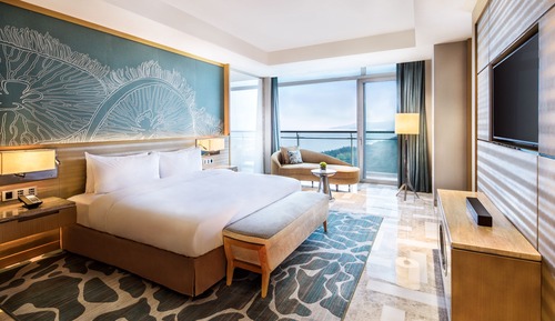 Imperial Club Deluxe Ocean View King Bed Room