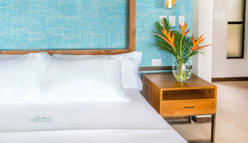 Deluxe Villa, 1 King Bed, Balcony, Partial Ocean View