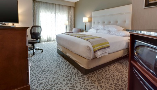 Deluxe Room, 1 King Bed, Accessible, Refrigerator & Microwave (Hearing Accessible, Tub, Upper Floor)