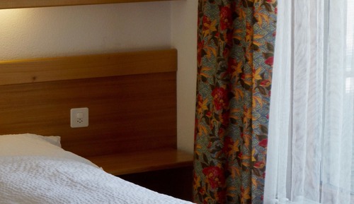 Single Room, Bathtub