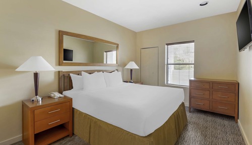 2 Bedroom 1 King 1 Queen Suite Accessible Tub