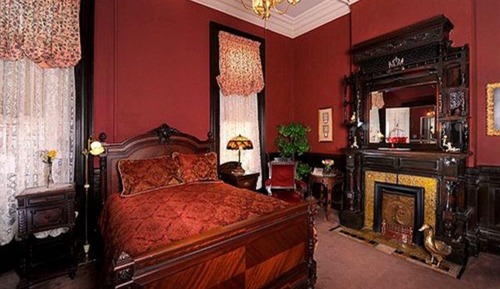 Master Bedroom, Queen + 2 Twin beds, Private Bath