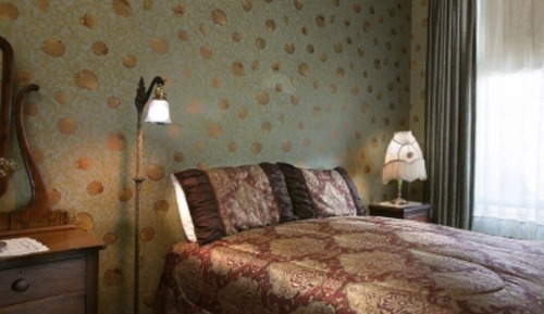 Small Room, Full Size Bed, Private Bath