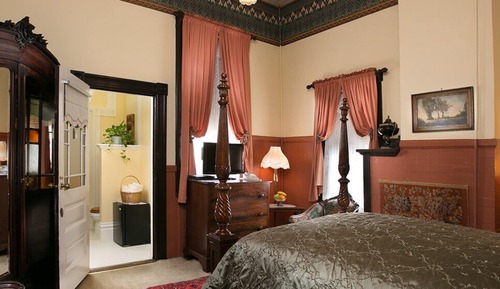 Small Room, Full Size Bed, Private Bath