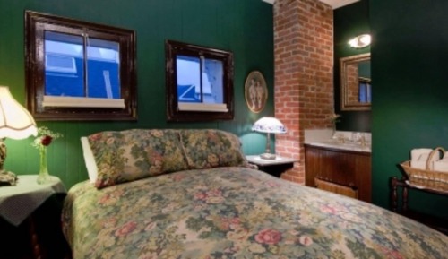 Master Bedroom, Queen Bed, Private Bath