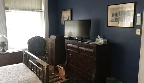 Standard Room, 2 Twin Beds (Hall Bath, shared)