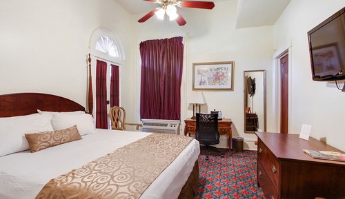 Deluxe Room, 1 King Bed