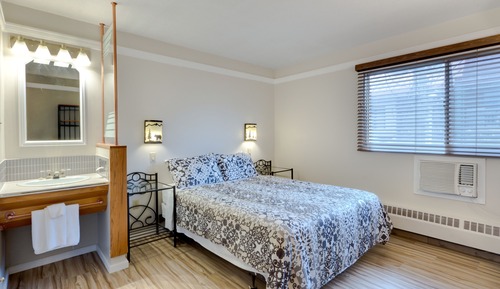 Standard Room, 1 Queen Bed