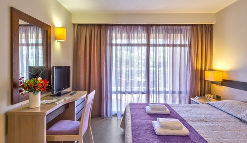 Studio with Garden or Pool View