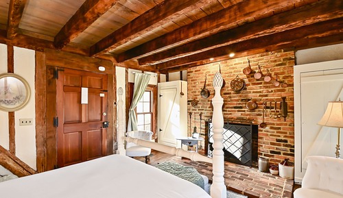 1720 Summer Kitchen