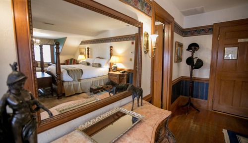 Room (Hunt Room)
