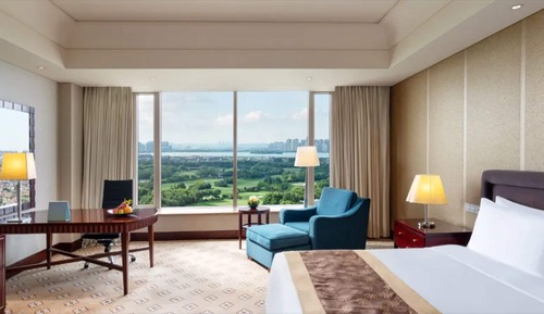 Room, Golf View (Deluxe Golf View King)