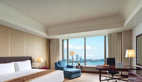 Room, Lake View (Deluxe Lake View King)