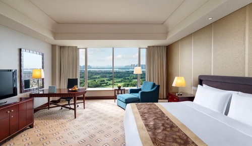 Room, Golf View (Executive Golf Deluxe King)