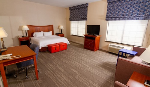 Suite, 1 King Bed, Accessible, Non Smoking