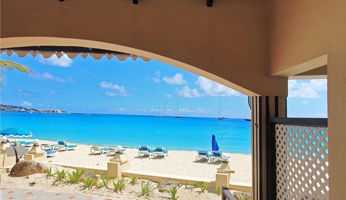 Deluxe Studio, 1 King Bed, Beachside
