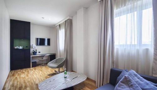 Deluxe Room, 1 King Bed, Non Smoking