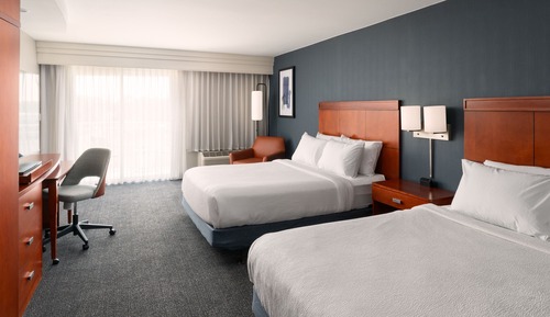 Room, 2 Queen Beds, Non Smoking (Mobility/Hearing Accessible, Tub)