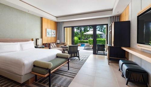 Room, 1 King Bed, Courtyard View (Lagoon)