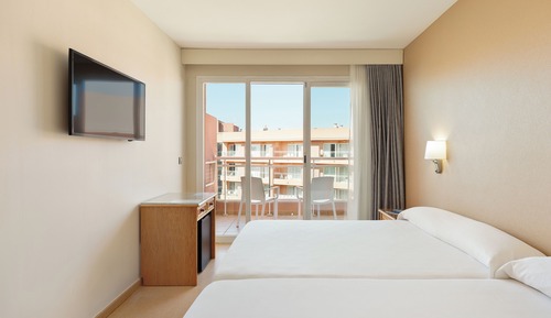 Double Room (2 adults)