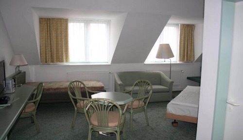 Comfort Triple Room, 1 Queen Bed, Non Smoking, City View