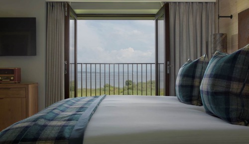 Deluxe sea view feature