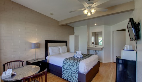 Deluxe Room, 1 Queen Bed