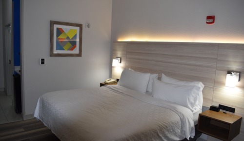 Standard Room, 1 King Bed, Accessible (Mobility, Roll-In Shower)