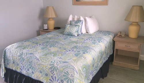 1 Queen Bed 1st Floor Ocean Front Patio