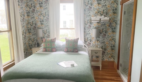 Standard Room, 1 Queen Bed