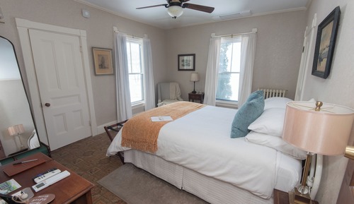 Standard Room, 1 Queen Bed