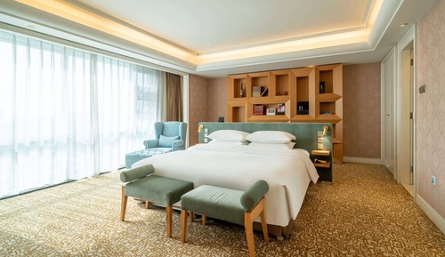Business Suite, 1 King Bed, Non Smoking