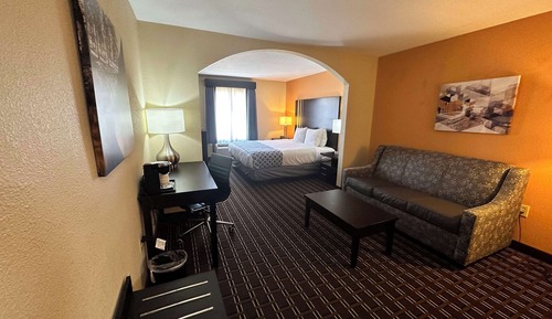 Suite, 1 King Bed with Sofa bed, Non Smoking, Refrigerator & Microwave (with Sofabed)