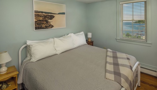 Shorekeeper (Private Bathroom)