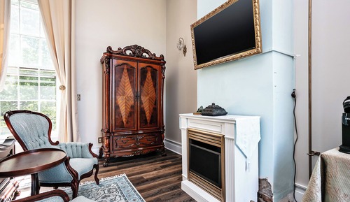 Honeymoon Room