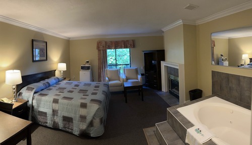 Deluxe Room, 1 King Bed, Jacuzzi Tub and Fireplace