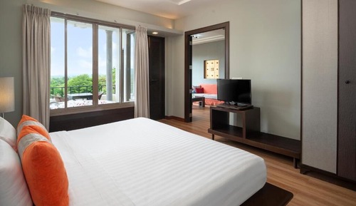 Junior Suite, 1 Bedroom, Jetted Tub, Mountain View