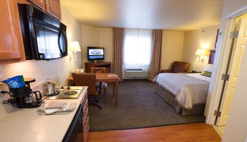 Studio Suite, 1 Queen Bed, Accessible, Smoking (Mobility, Bathtub)